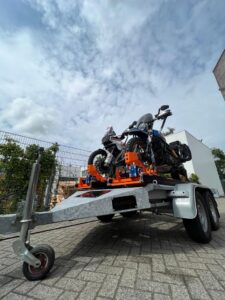 aanhanger voor twee motoren